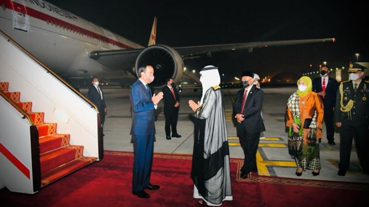 ジョコ・ウィドド大統領、シェイク・モハメド・ビン・ザイード皇太子と会談へアブダビに到着