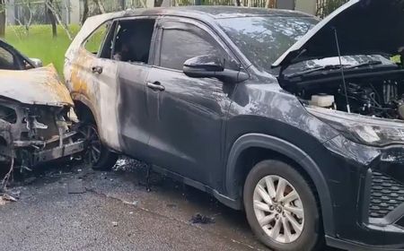 Innova Zenix Hitam Terbakar di Bumi Foresta BSD