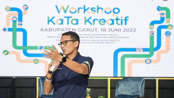 Sandiaga Uno Praises MSME Products Made By Deaf Student