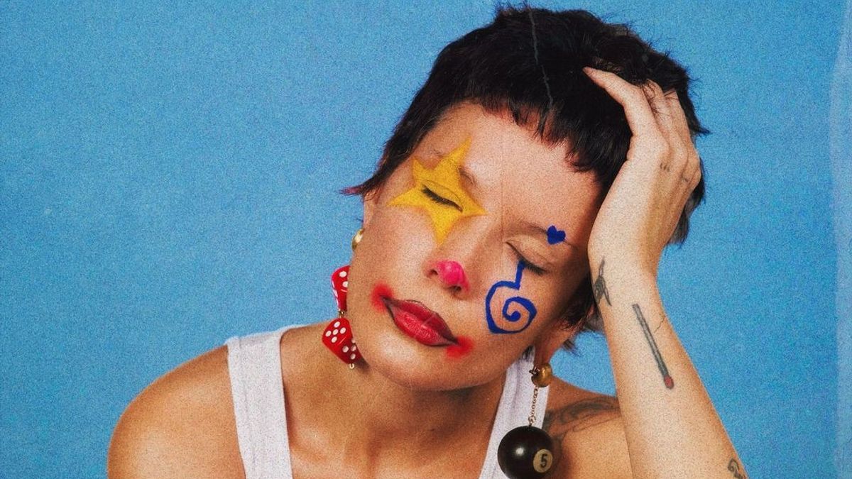 Halsey Tampil Apa Adanya untuk Album <i>The Great Impersonator</i>