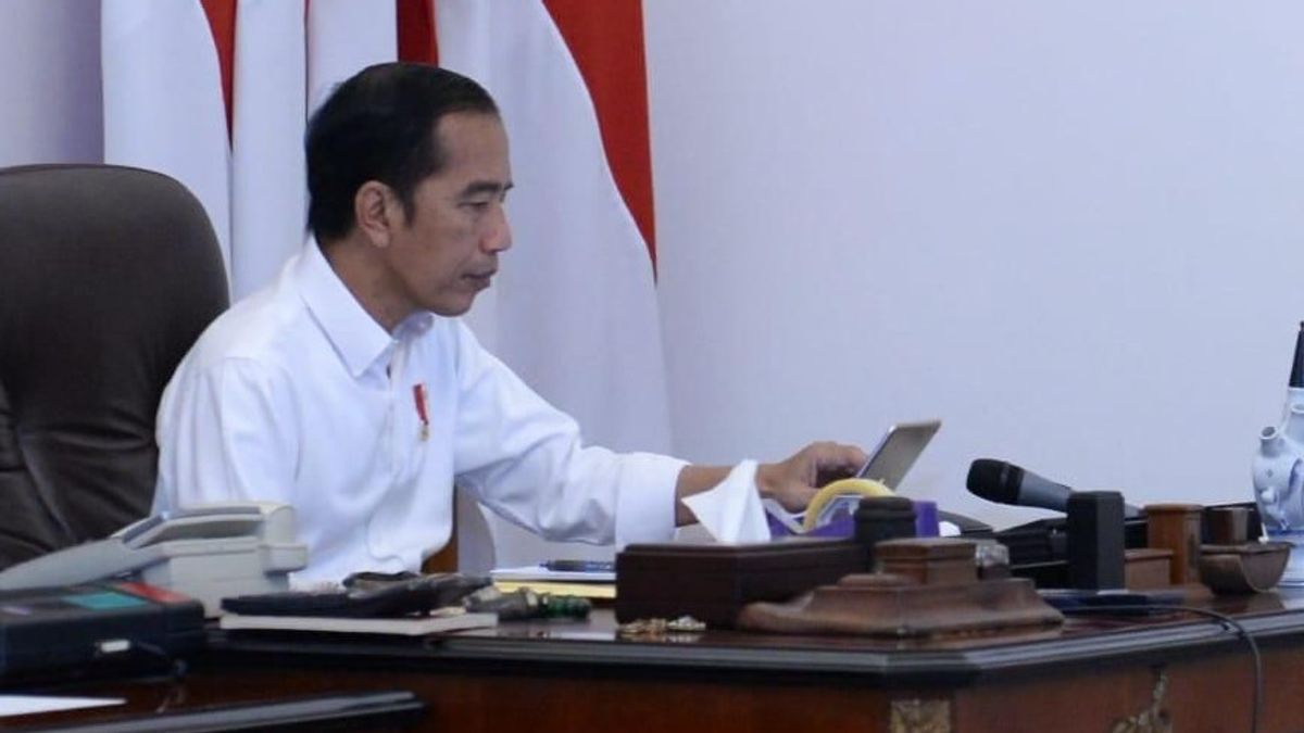 Jokowi Prohibits People From Returning To Their Hometowns