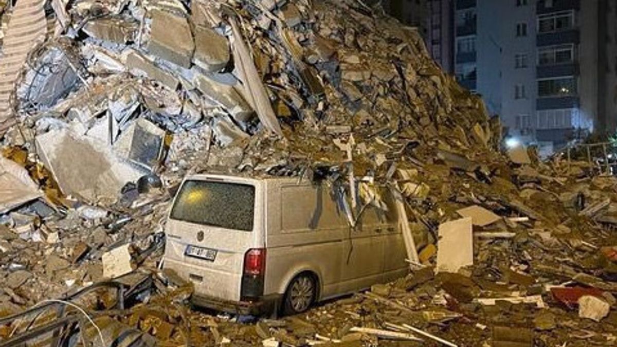 Derita Warga Turki: Di dalam Rumah Khawatir Gempa, di Luar Bangunan Menantang Dinginnya Cuaca