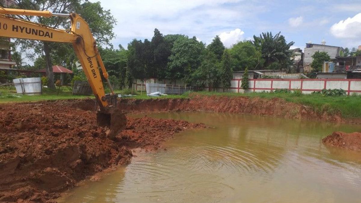 处理Jaksel洪水，市政府在南佩图康安建造Embung。