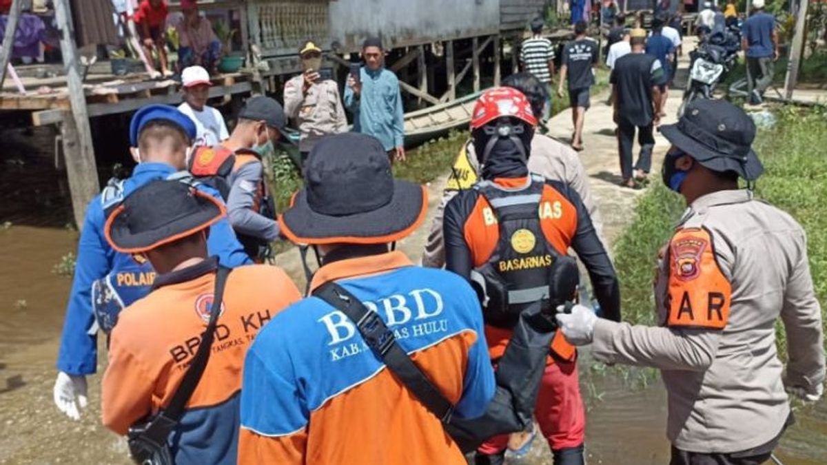 The Body Of The Victim's Boy Drowned In Nanga Manday Kapuas Hulu Found