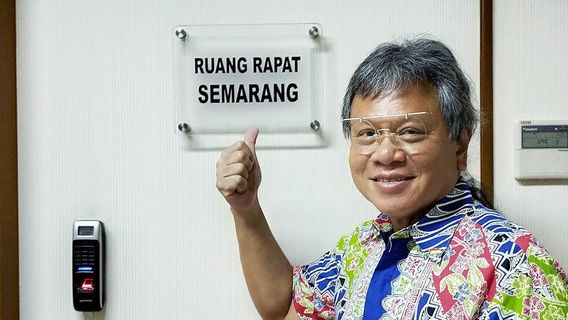 Alasan Alvin Lie yang Hanya Gugat Indosat Ganti Rugi Rp100 Karena SMS