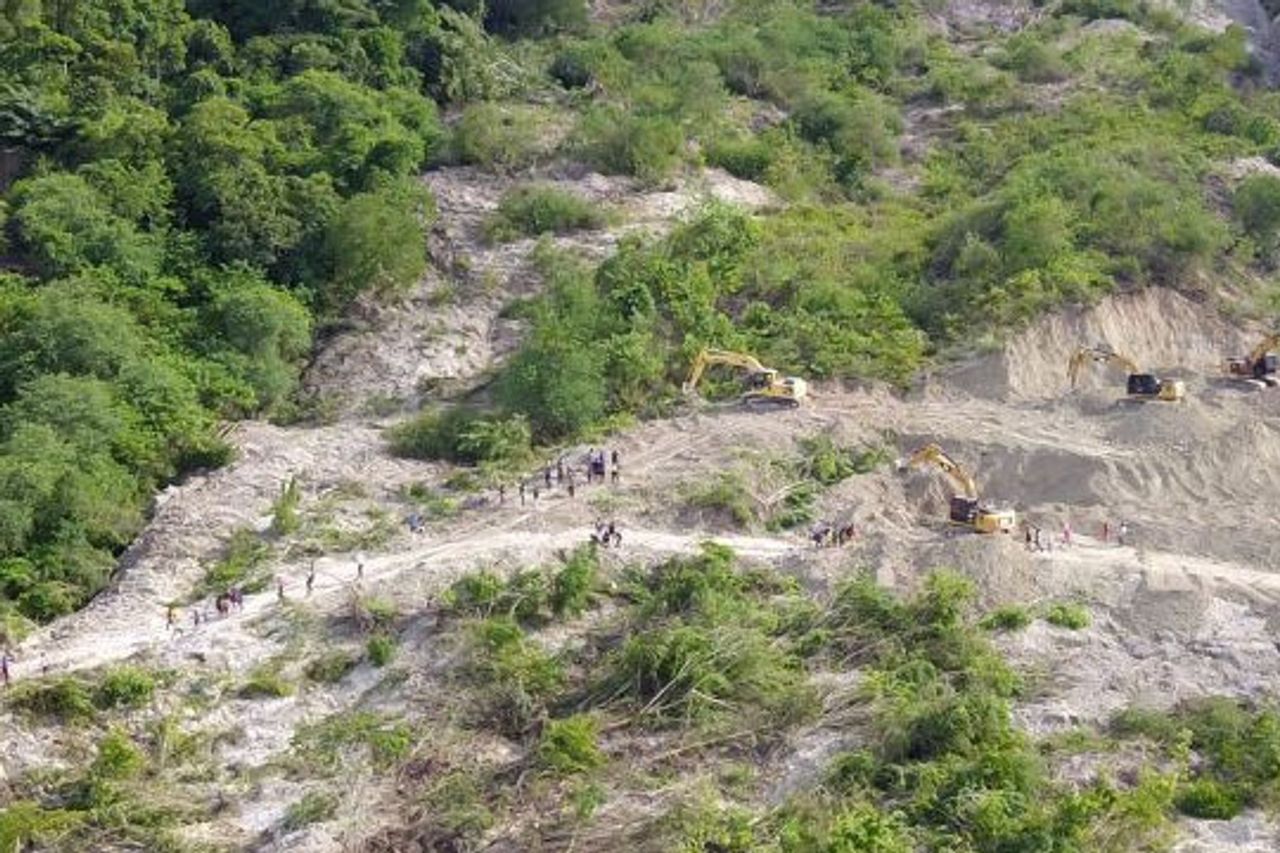 SARチームは、ルマジャンの地滑りの結果として死亡した1人の犠牲者を再び発見