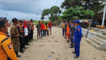 Searching For Missing Teens In Cisiih Creek Lebak, SAR Team Faces 6 Meter High Banten Coastal Waves