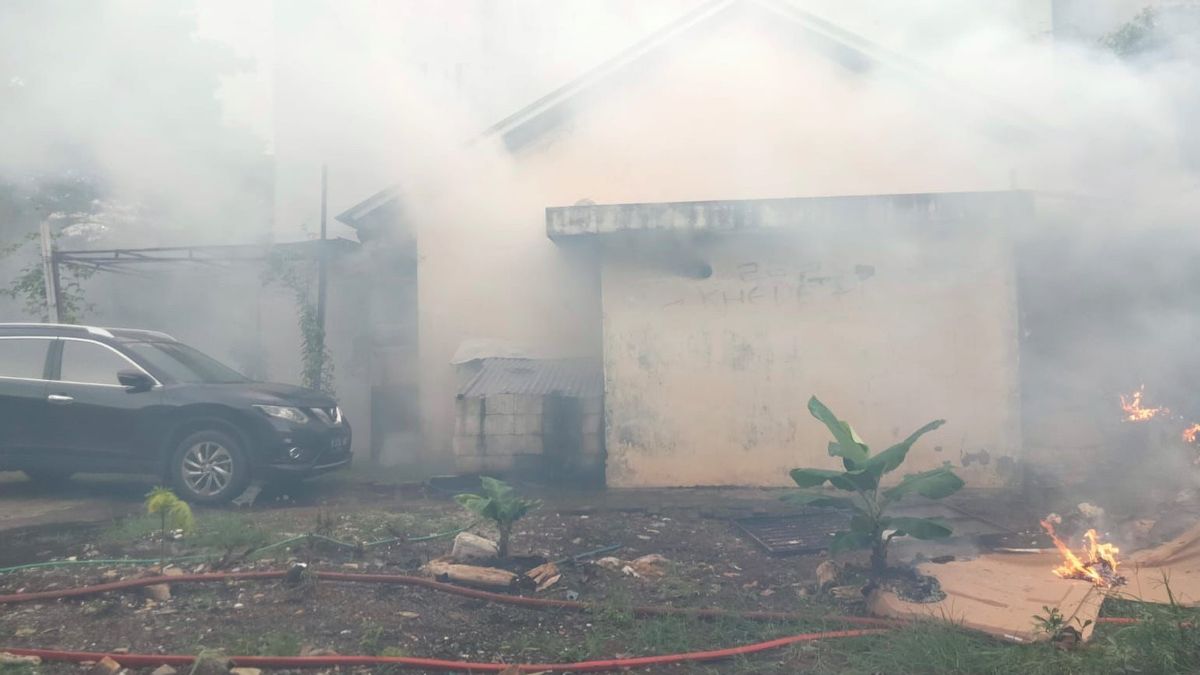 Rice Warehouse In Tangsel Burns, No Masks And Water Sources Make Firefighters Difficult