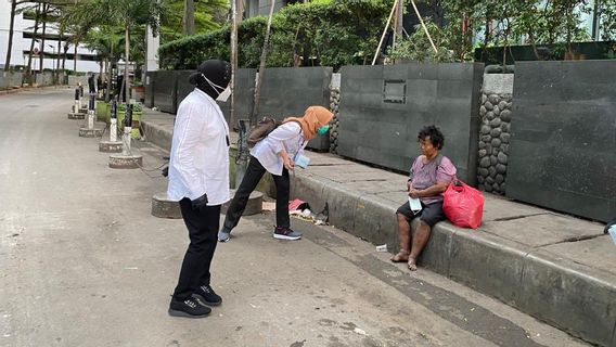 Pemprov DKI Gerak Cepat Usai Blusukan Risma Temui Gelandangan Sampai Thamrin   