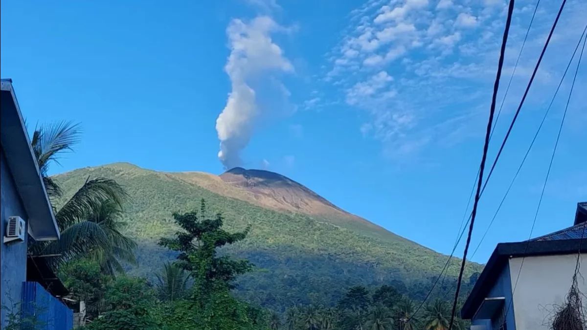 Level II Status, Mount Gamalama Ternate Earthquake Activities Increase