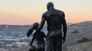 Patung Kobe Bryant Diantar ke Lokasi Kecelakaan, Kenang 2 Tahun Wafatnya Sang Legenda