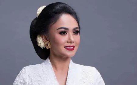 Adu Cantik Selvi Ananda dan Yuni Shara dalam Balutan Kebaya Klasik