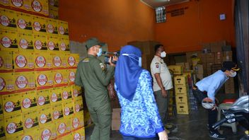 Vendus Sans Permis, 144 Vins Rouges Dans 3 Magasins Du Nord De Jakarta Confisqués Par La Police De La Fonction Publique