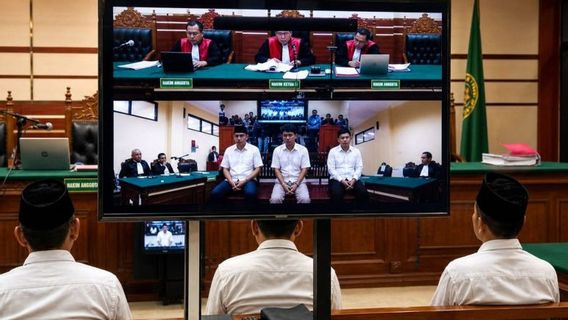3 Kades à Kediri condamné à 7 ans de prison pour vente et achat de postes, payer des substituts de millions de dollars