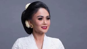 Mengenal Kebaya Jenis Pakaian Wanita Indonesia Yang Identik Dengan Hari Kartini