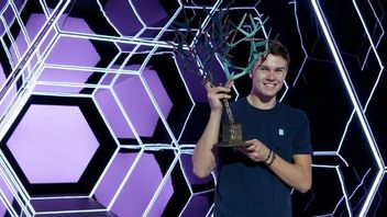 一名 19 岁的年轻人在 2022 年巴黎大师赛决赛中击败诺瓦克·德约科维奇：结束本周的完美方式