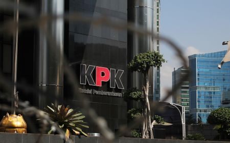 KPK Bawa Barang Bukti Kasus Dijten Pajak dari Kantor PT GMP di Lampung