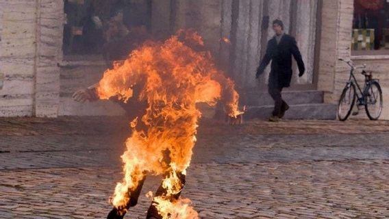 穆罕默德·布阿齐齐(Mohamed Bouazizi)的自焚行动引发了阿拉伯春革命的浪潮