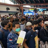 Kekesalan Warganet Soal Membludaknya Bandara Soekarno Hatta yang Langgar PSBB