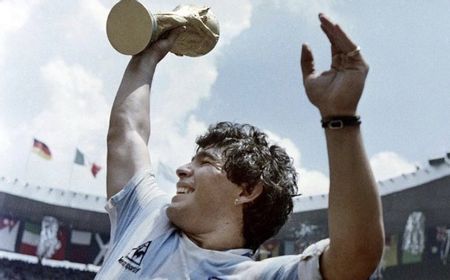 Maradona, Pria Mungil Berselera Besar yang Dicinta Sekaligus Dibenci