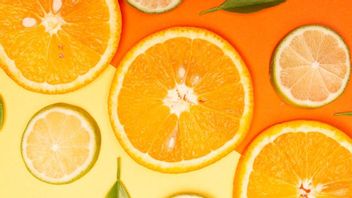 피부를 건강하게 유지하는 콜라겐 생산을 돕는 세 가지 과일