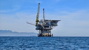 Chevron Beach Offshore Oil Pavilion Burns, 17 People Injured