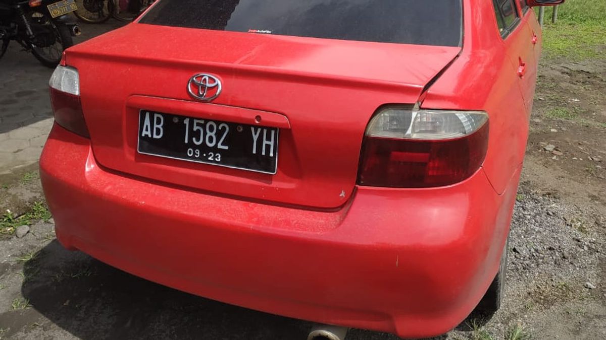 Dua Koboi Jalanan Naik Vios Merah Rebut Pistol Anggota Satlantas Polresta Magelang