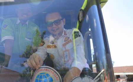 Tips Gunakan Bus Pariwisata yang Aman: Ada Stiker Laik Jalan