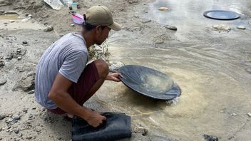 洪水过后，东南亚齐居民转向黄金开采以生存