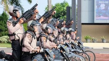 2024年の選挙に向けてウォーミングアップ、バンテン地方警察がデモ参加者と対峙する訓練を実施