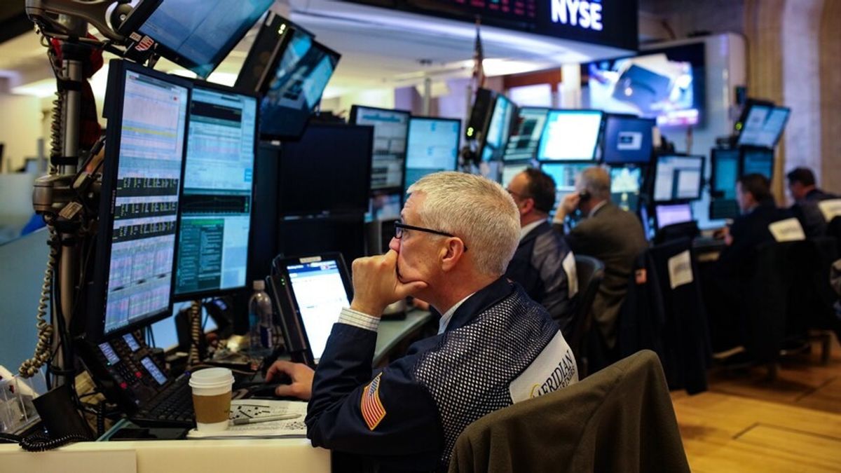 Oil Prices Soar, Wall Street Up-Down After Fed Holds the Line on Rates