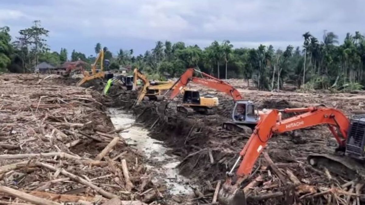Kementerian PU Kerahkan 21 Alat Berat Pulihkan Sungai di Aceh