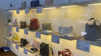 コレクションバッグとジュエリーの豪華さはオークションルームで注目を集めます