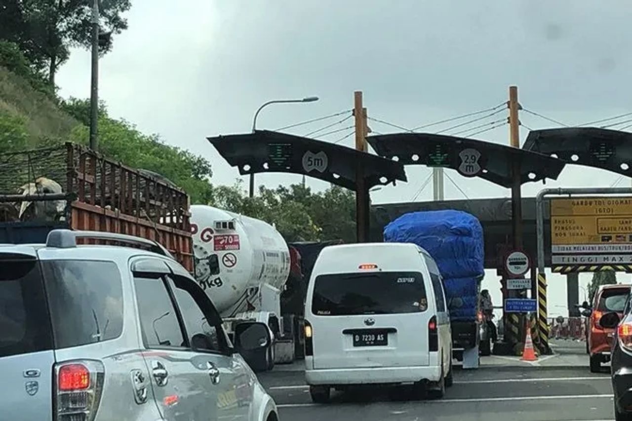 H+2レバラン、タンゲラン-メラク有料道路を通過する約2100万台の車両