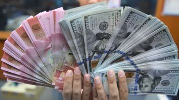 ina : La roupie devrait s'affaiblir au milieu de l'incertitude mondiale et du blocage du gouvernement américain