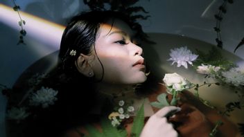 6 月，纳塔西亚·萨贝拉（Natasya Sabella）加入 Universal Music Indonesia 后，她将成为首场演出