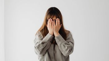 Timbulkan Pikiran Negatif Tentang Diri Sendiri, Ini 9 Tips Mengatasi Rasa Malu dalam Bersosialisasi