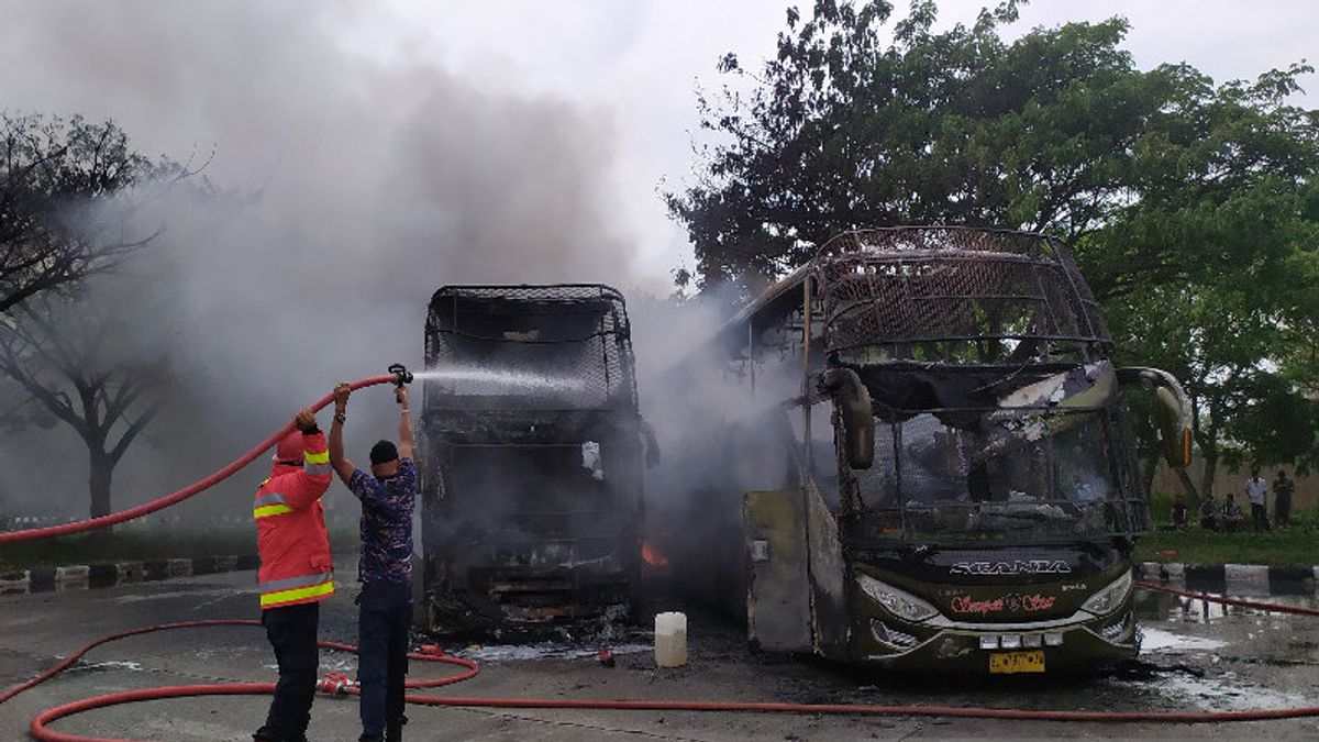 2 Bus Lintas Provinsi Ludes Dilalap Api di Terminal Batoh Aceh, Korsleting Mesin Diduga Jadi Pemicu