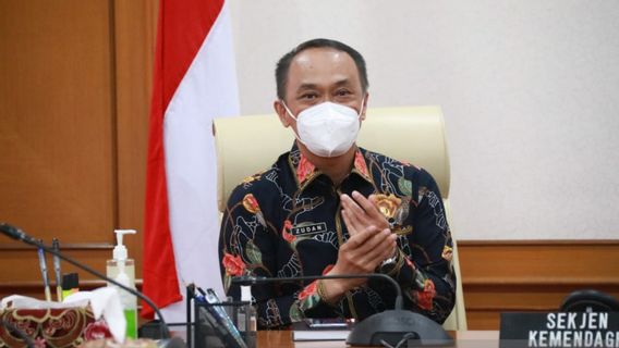 Lewat NIK, Dukcapil Bisa Tahu Ada Penerima Bansos Tapi Bermobil
