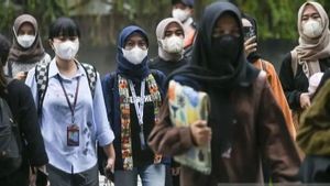 Mount Raung Eruption Triggers Ash Rain In Jember, Residents Get Masks