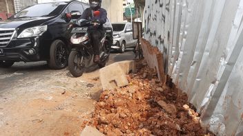 Lubang Galian Proyek Saluran Air di Ciledug Sudah Diuruk Tanah