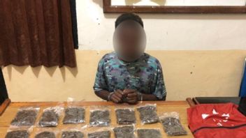 14 岁的青少年带来了 13 包大麻， 准备在贾亚普拉的 Youtefa 市场流通， 警察： 他直接从巴布亚新几内亚购买