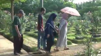 Ahead Of The Malacca TPU Ramadan Visited By Cemetery Pilgrims, Cuan Flower Sellers