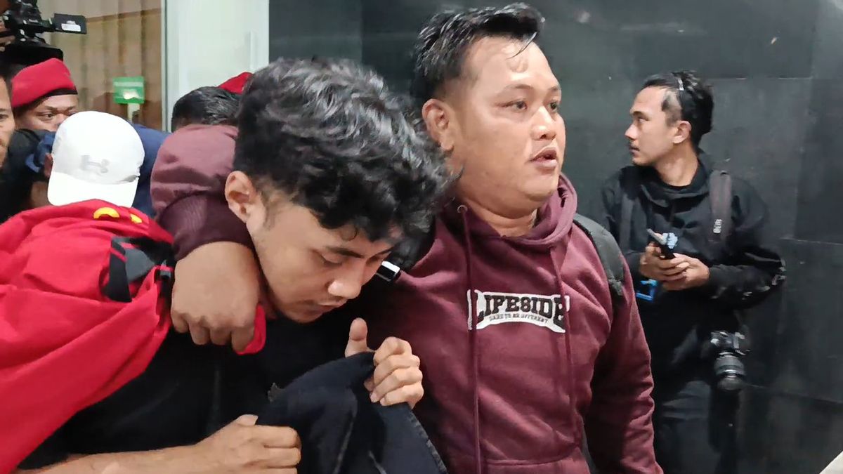 Sidang Hasto Ricuh! Pendukung PDIP Usir Penyusup Bertulisan #AdiliHasto
