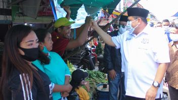 Appi Ditemani Giring Eks Nidji Blusukan Sapa Pedagang Pasar Pannampu Makassar