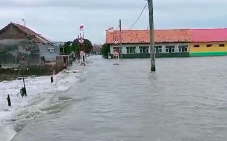 Banjir Rob Rendam Ratusan Rumah di Pesisir Utara Karawang