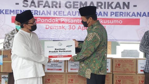 Sebanyak 10 Ton Ikan Beku Disalurkan ke Pesantren di Jatim dan Jateng, Menteri Trenggono: Rutin Kami Gelar