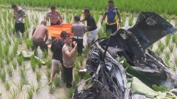 Toyota Rush Berisi Sekeluarga Tertabrak Kereta Api di Deli Serdang, 6 Tewas dan 1 Kritis 