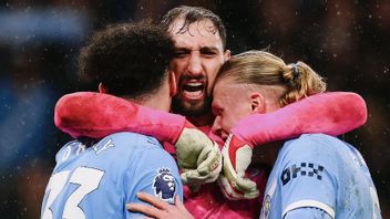 English League Drama: City Wins, Chelsea and Villa Draw