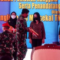 Panglima TNI Serahkan Rumah untuk Ahli Waris Kru KRI Nanggala 402